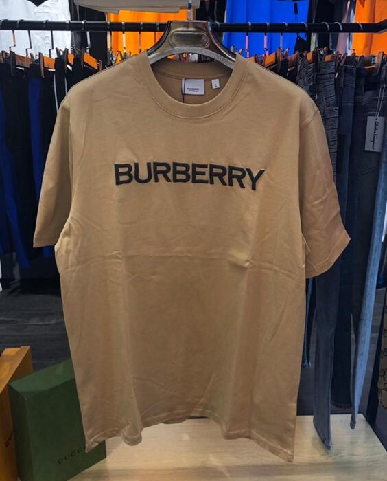 Burberry Unisex T-Shirt ? DN608545