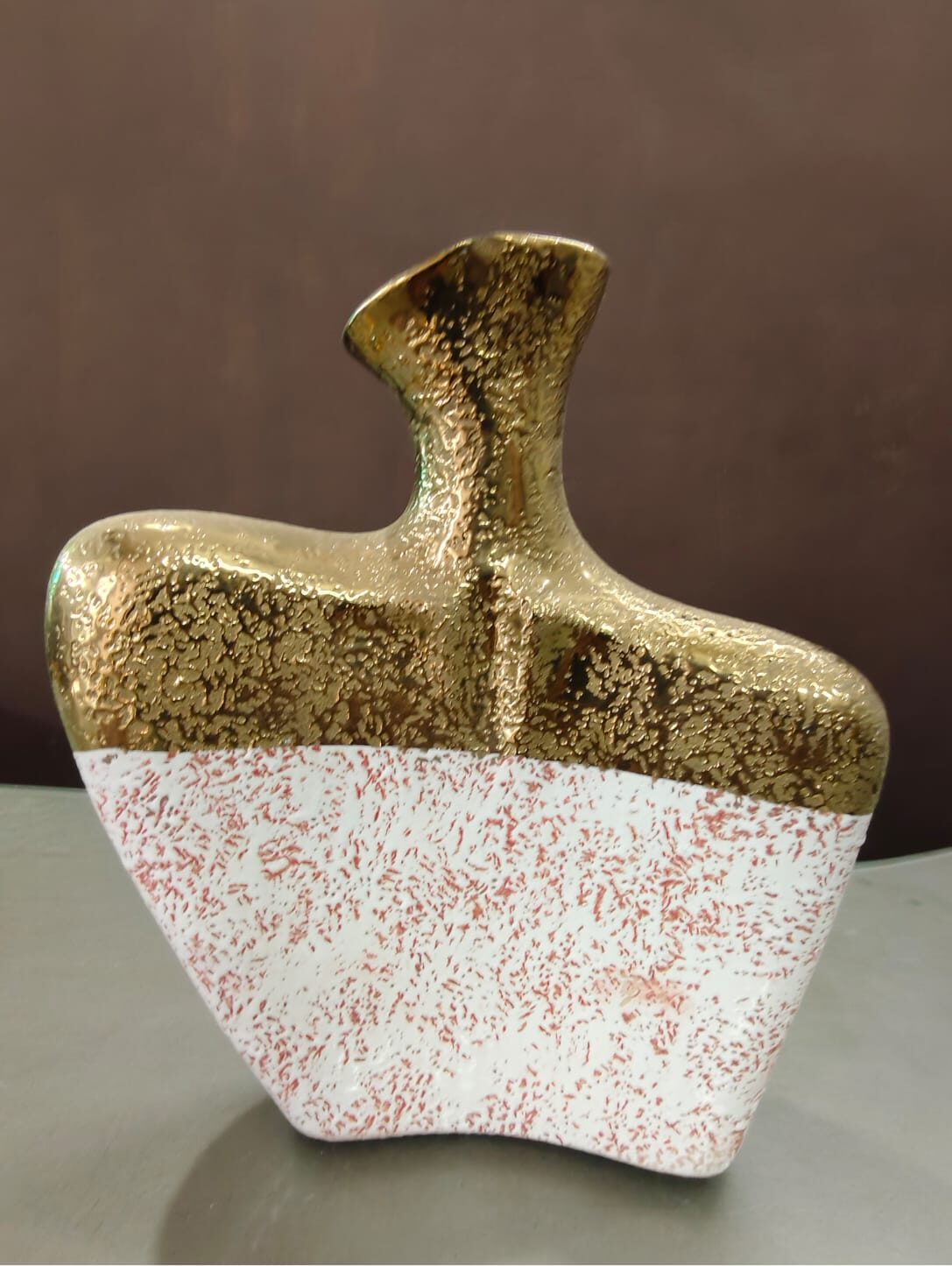 Store Lavish Abstract Two-Tone Sculptural Ceramic Vase – Textured Metallic Gold & Speckled Red-White Base