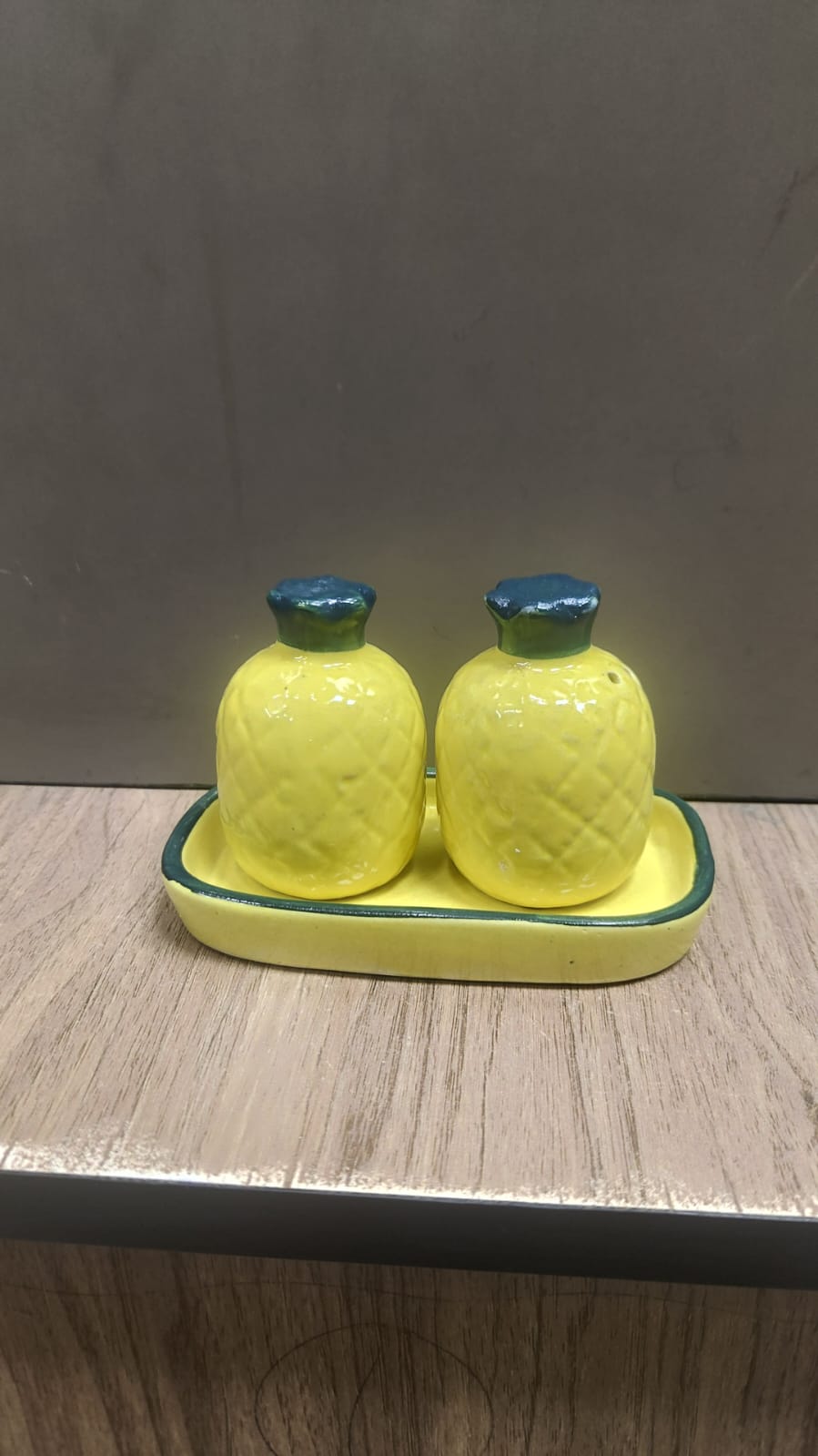 Store Lavish Hand-Painted Ceramic Pineapple Salt & Pepper Shakers with Matching Oval Tray – Vibrant Tropical Kitchen Decor & Dining Accent - Image 3