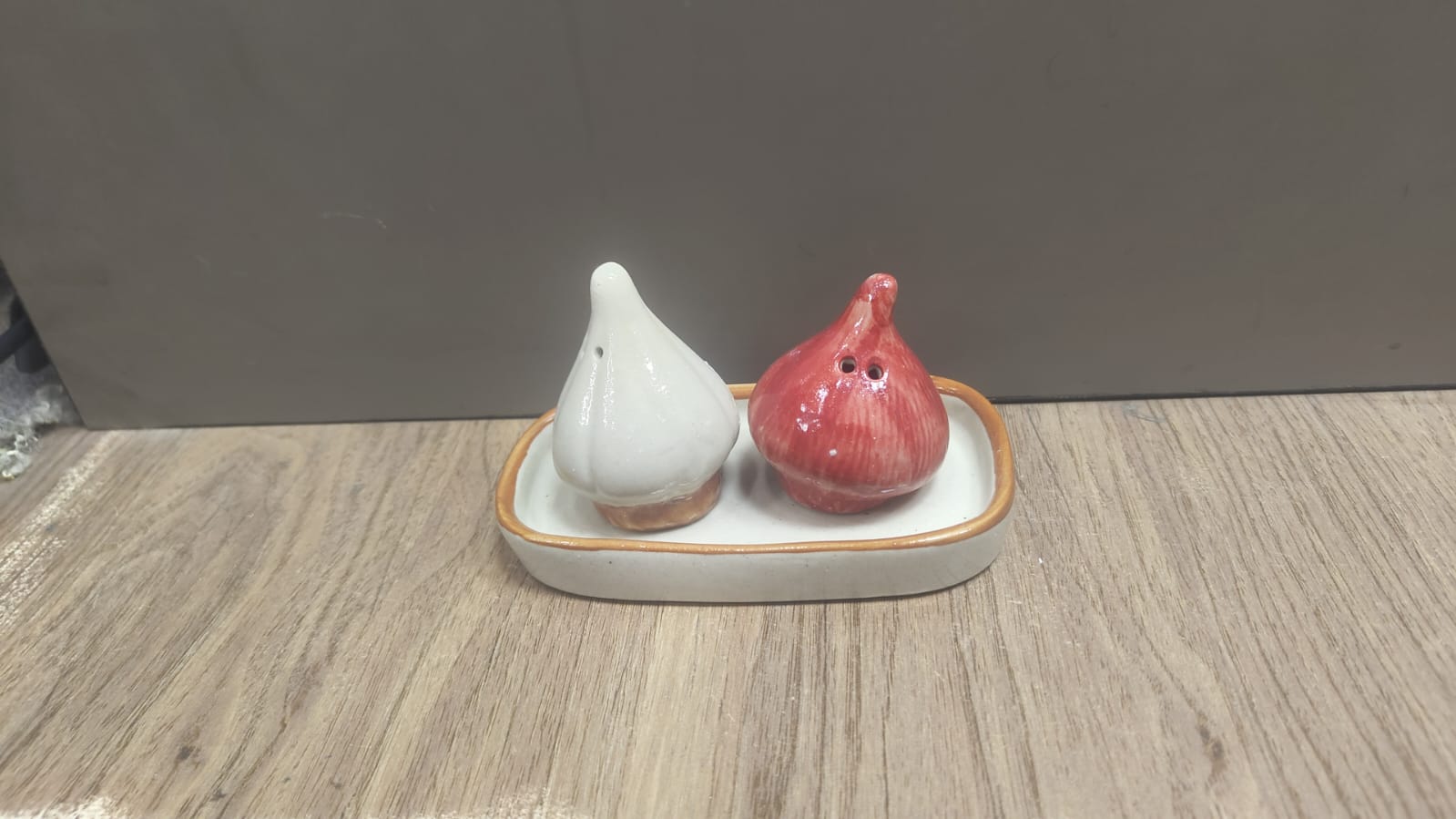 Store Lavish Hand-Painted Ceramic Garlic & Onion Salt and Pepper Shakers with Matching Ceramic Tray – 3-Piece Rustic Kitchen & Dining Table Decor Set - Image 2